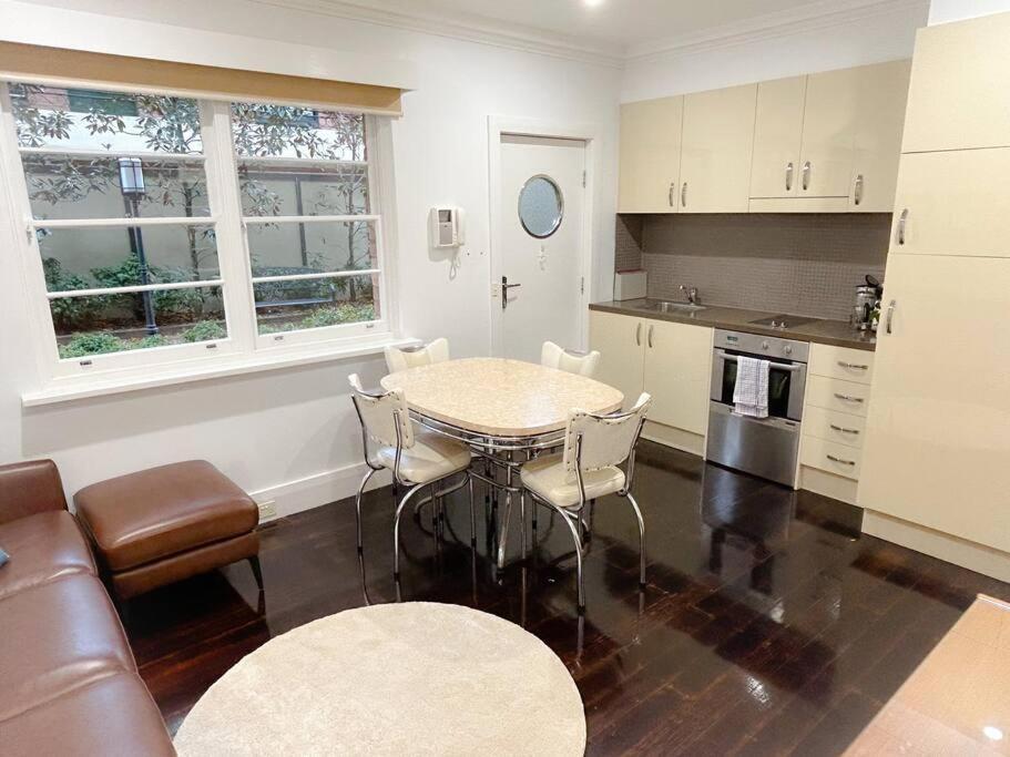 דירות East Melbourne Unit With Courtyard מראה חיצוני תמונה